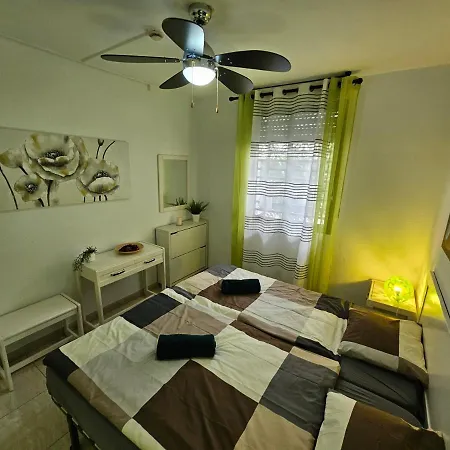 Casa Palmera 3 Only 150 Metres To The Beach, Heated Pool, Wifi, Sat-tv, Balcony Lägenhet
