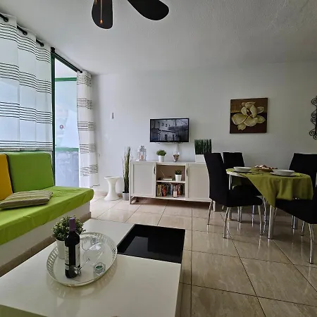 Casa Palmera 3 Only 150 Metres To The Beach, Heated Pool, Wifi, Sat-tv, Balcony 阿罗纳