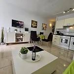 Casa Palmera 3 Only 150 Metres To The Beach, Heated Pool, Wifi, Sat-tv, Balcony Arona (Tenerife)